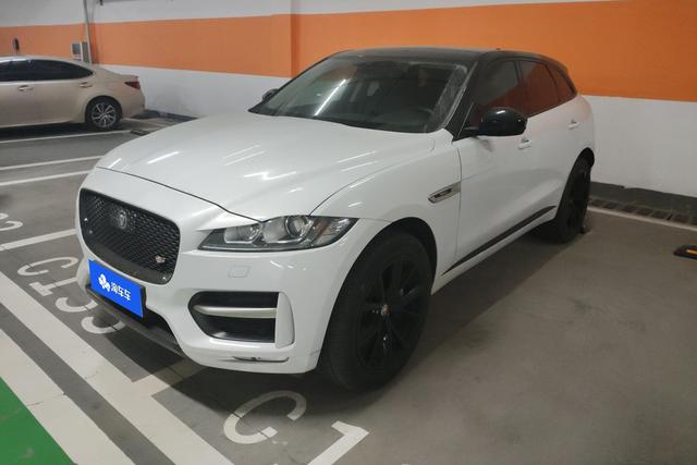 Jaguar F-Pace 2016 года выпуска