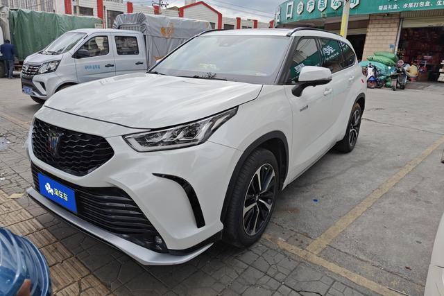 Toyota Crown 2021 года выпуска
