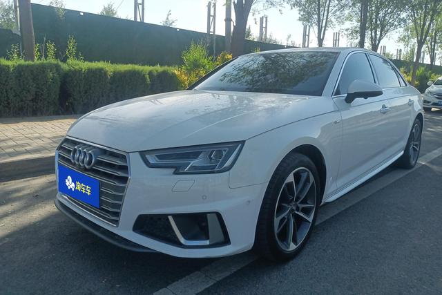 Audi A4 2019 года выпуска