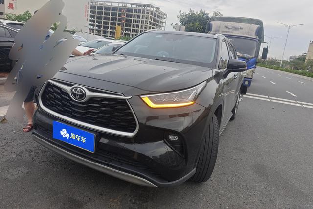 Toyota Kluger 2022 года выпуска