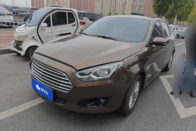 Ford Escort 2015 года выпуска