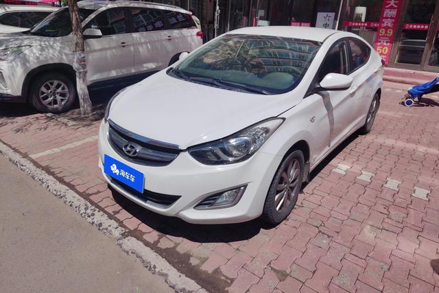 Hyundai Elantra 2015 года выпуска