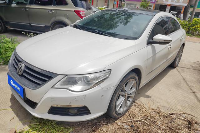 Volkswagen Passat CC 2011 года выпуска
