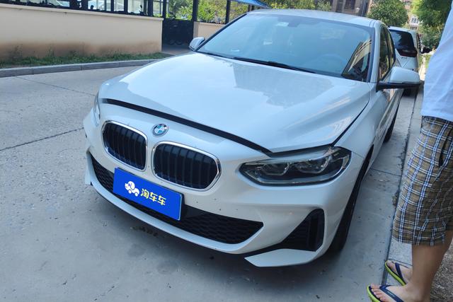 BMW 1M 2021 года выпуска