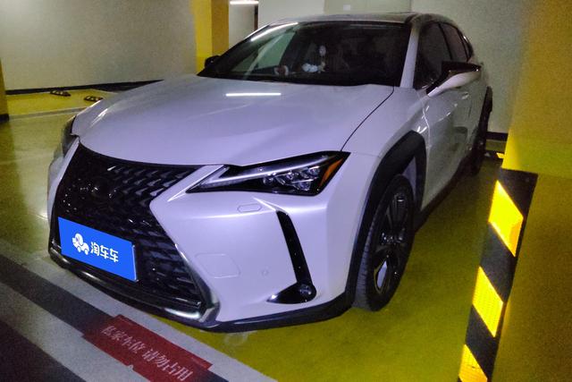 Lexus UX 2020 года выпуска