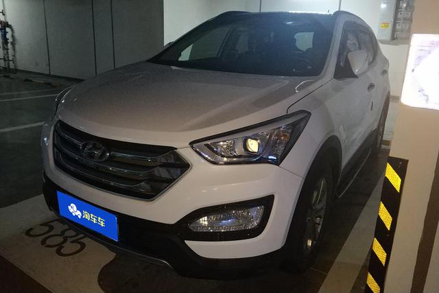 Hyundai Santa Fe 2015 года выпуска