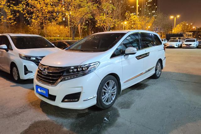 Honda Elysion 2016 года выпуска