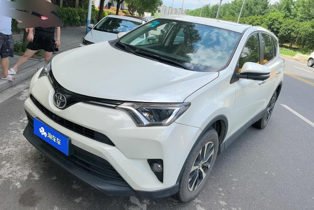 Toyota RAV 4 2016 года выпуска