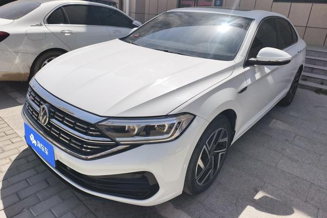 Volkswagen Jetta 2023 года выпуска