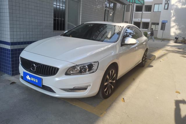 Volvo S60 2019 года выпуска