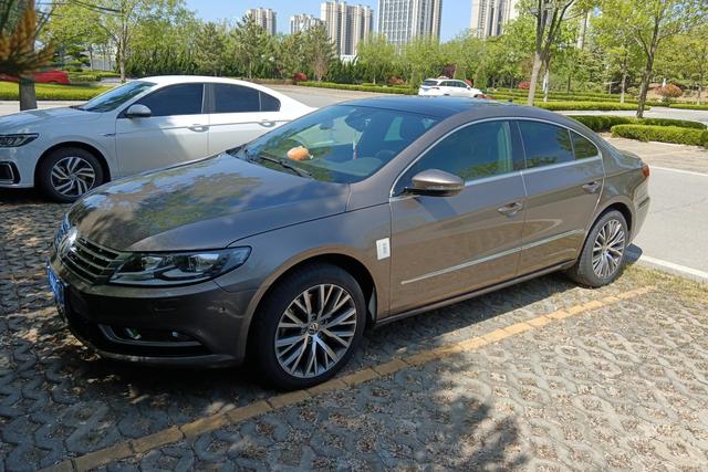 Volkswagen Passat CC 2015 года выпуска