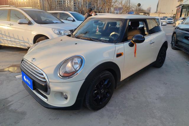 MINI Cabrio 2014 года выпуска