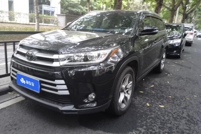 Toyota Kluger 2018 года выпуска