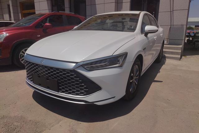 BYD Qin 2024 года выпуска