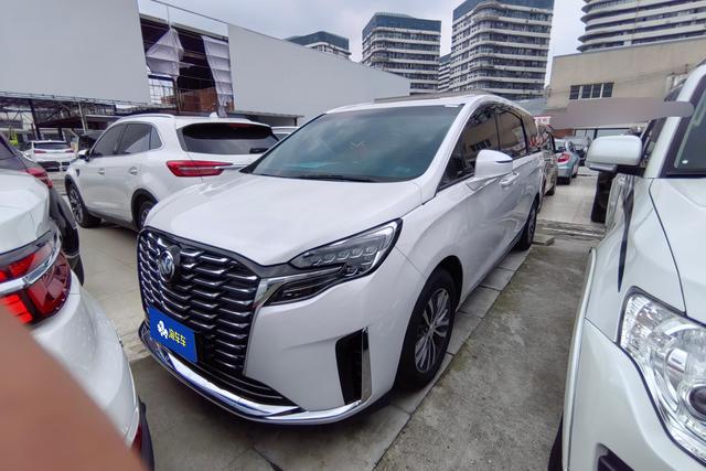 Buick GL8 2023 года выпуска