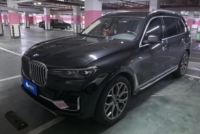BMW X7 2022 года выпуска