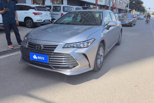 Toyota Avalon 2019 года выпуска