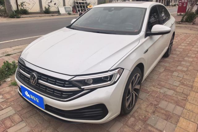 Volkswagen Jetta 2023 года выпуска