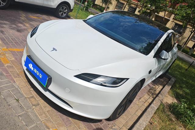 Tesla Model 3 2023 года выпуска