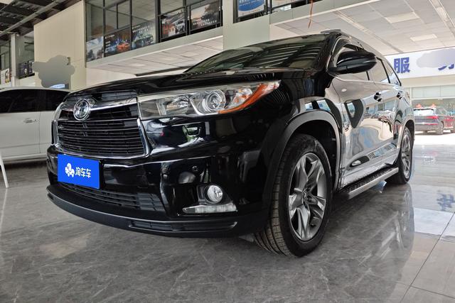 Toyota Kluger 2015 года выпуска