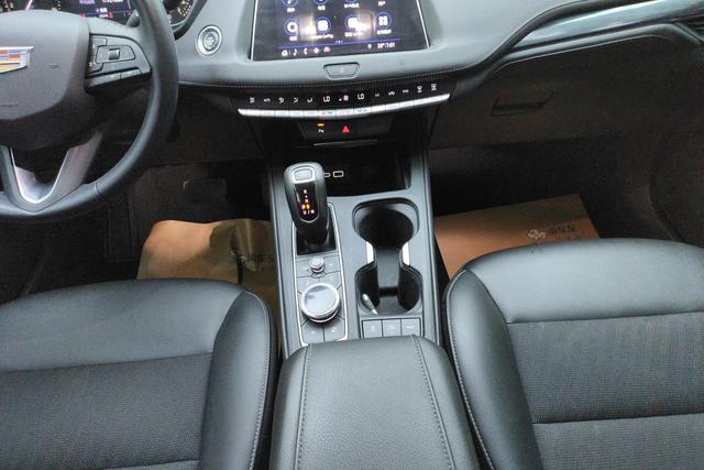 Cadillac XT4 2018 — фото 14