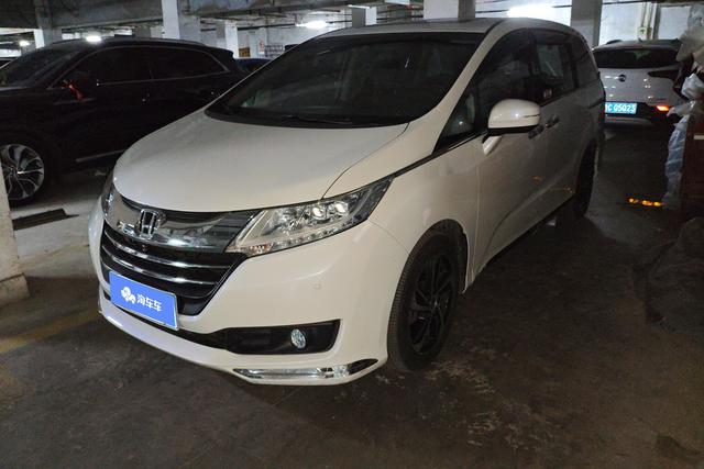 Honda Odyssey 2015 года выпуска