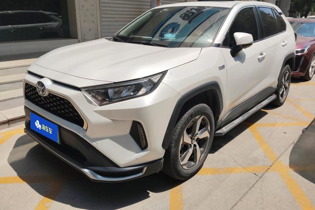 Toyota RAV 4 2021 года выпуска