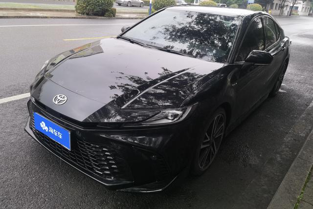 Toyota Camry 2024 года выпуска