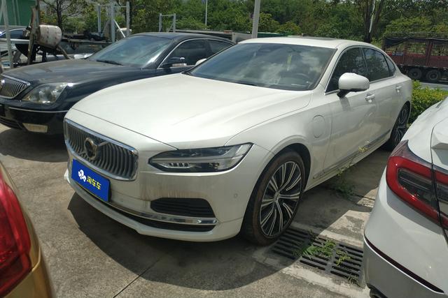 Volvo S90 2023 года выпуска