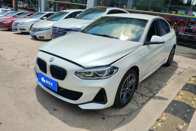 BMW 1M 2021 года выпуска