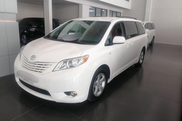 Toyota Sienna 2015 года выпуска