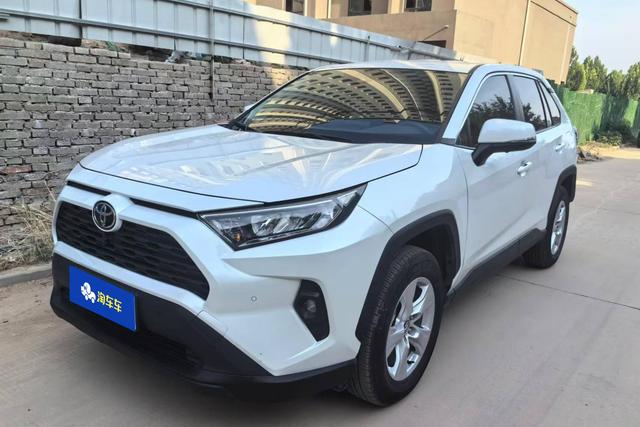 Toyota RAV 4 2024 года выпуска