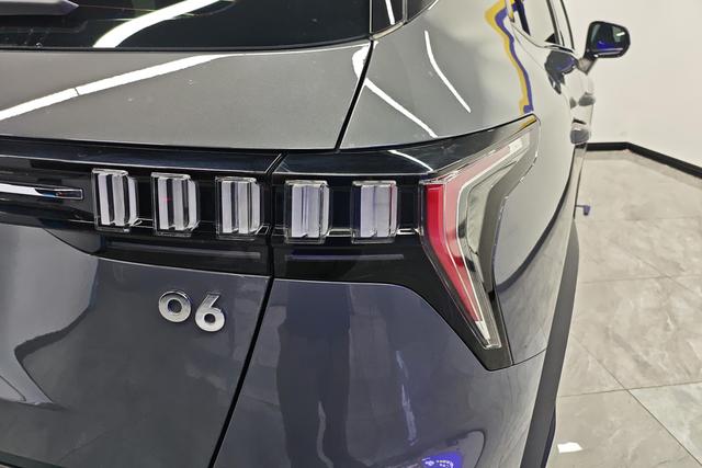 Lynk 06 2024 Темно-серый из Китая, фото 4