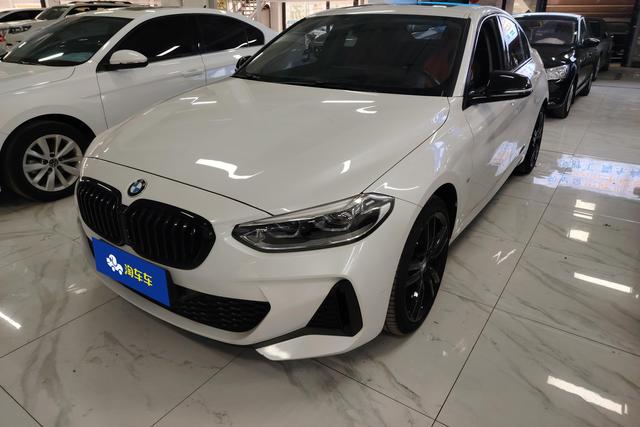 BMW 1M 2021 года выпуска