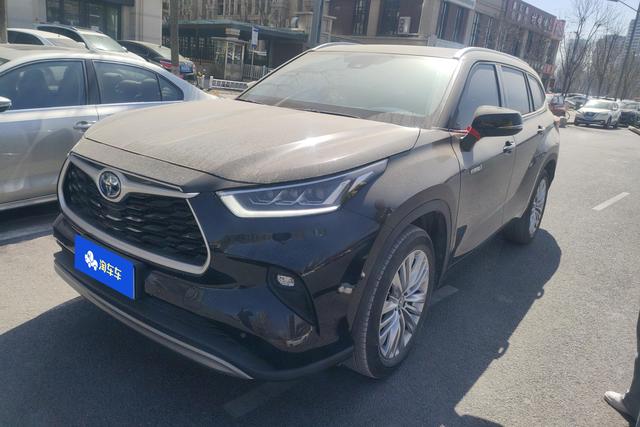 Toyota Kluger 2022 года выпуска
