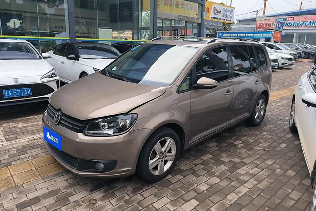 Volkswagen Touran 2015 года выпуска