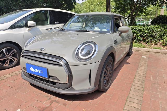 MINI Cabrio 2022 года выпуска