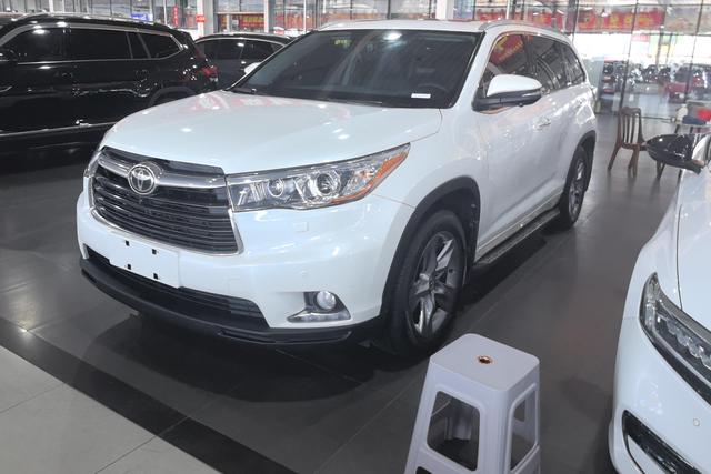 Toyota Kluger 2015 года выпуска