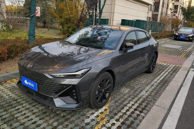 Changan UNI-V 2022 года выпуска