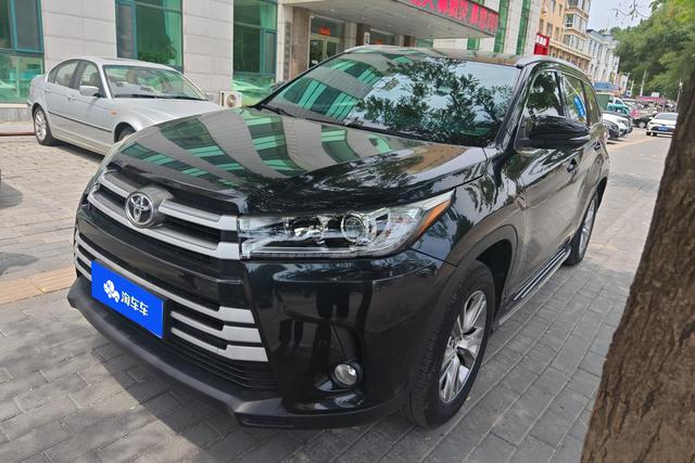 Toyota Kluger 2018 года выпуска