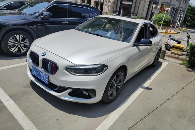 BMW 1M 2018 года выпуска