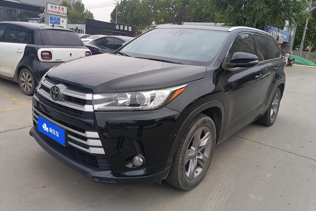 Toyota Kluger 2018 года выпуска