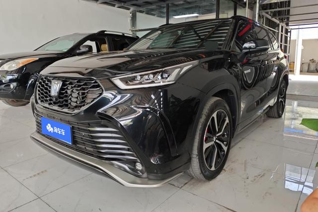 Toyota Crown 2022 года выпуска