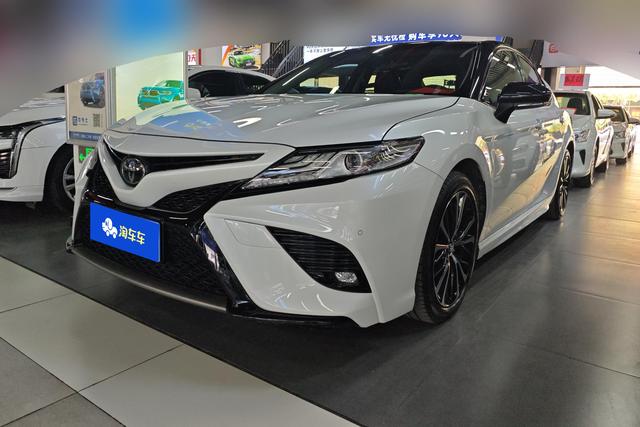 Toyota Camry 2019 года выпуска