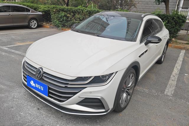 Volkswagen Passat CC 2023 года выпуска