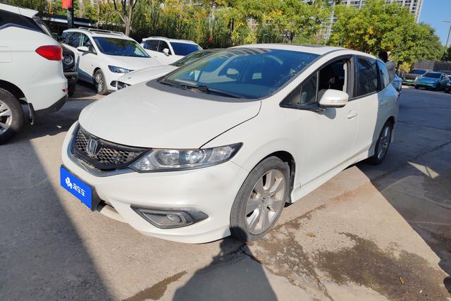 Honda Jade 2016 года выпуска