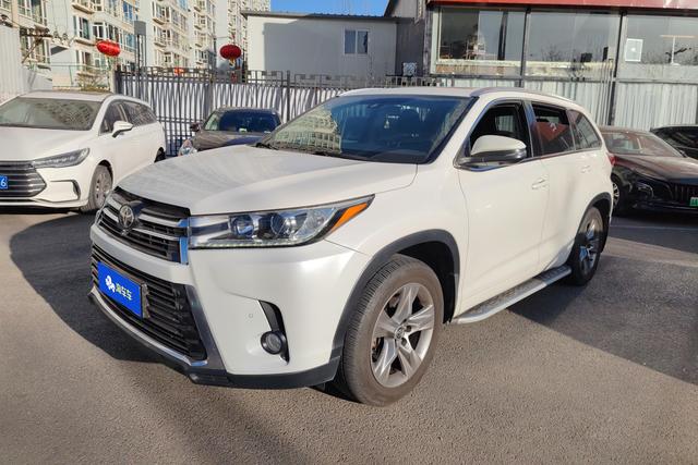 Toyota Kluger 2018 года выпуска