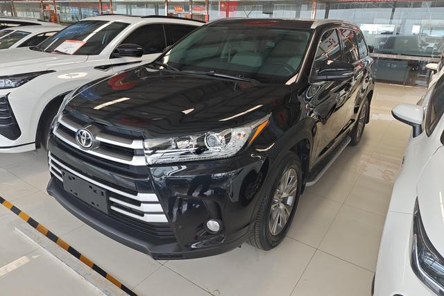 Toyota Kluger 2018 года выпуска