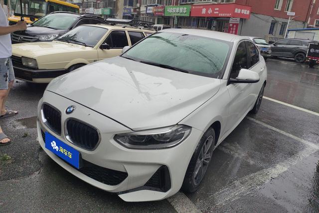 BMW 1M 2023 года выпуска
