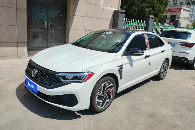 Volkswagen Jetta 2023 года выпуска
